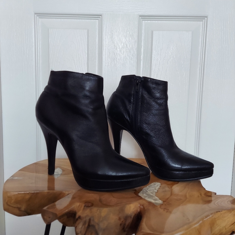 Steve Madden Elegant Black Ankle Boots